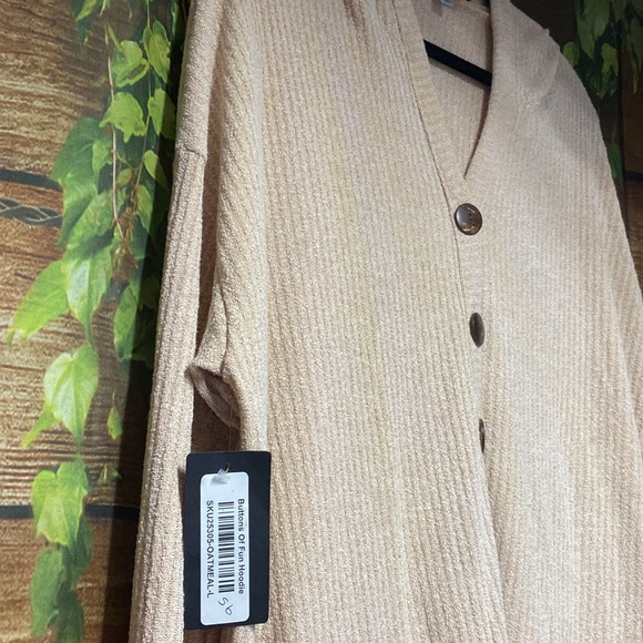 🆕 Boutique Buttons of Fun Hoodie - Picture 3 of 4